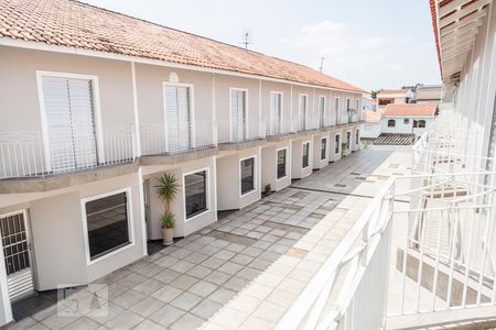 Vista Quarto 1 de casa à venda com 2 quartos, 107m² em Vila Domitila, São Paulo