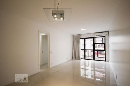 Sala de apartamento à venda com 2 quartos, 110m² em Barra da Tijuca, Rio de Janeiro