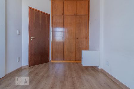 Quarto de apartamento à venda com 2 quartos, 58m² em João Pinheiro, Belo Horizonte