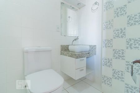 Banheiro de apartamento à venda com 2 quartos, 58m² em João Pinheiro, Belo Horizonte