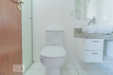 Banheiro de apartamento à venda com 2 quartos, 58m² em João Pinheiro, Belo Horizonte