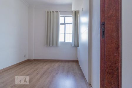Quarto de apartamento à venda com 2 quartos, 58m² em João Pinheiro, Belo Horizonte