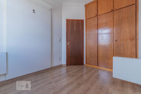 Quarto de apartamento à venda com 2 quartos, 58m² em João Pinheiro, Belo Horizonte
