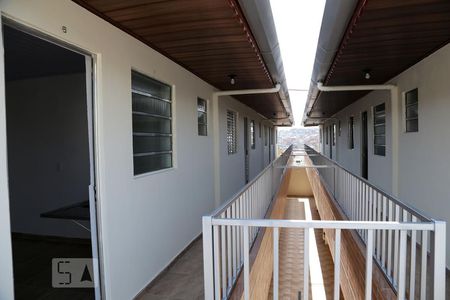 Entrada de apartamento para alugar com 1 quarto, 25m² em Parque Pinheiros, Taboão da Serra