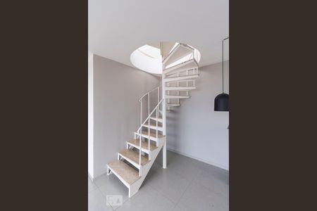 Apartamento para alugar com 112m², 1 quarto e 2 vagasEscada para cobertura