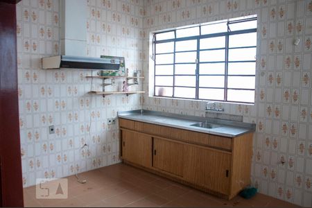 Casa à venda com 265m², 5 quartos e 3 vagasCozinha