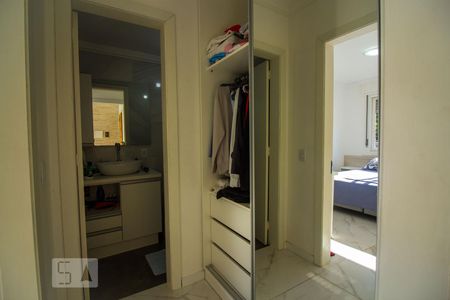 Armário e banheiro de apartamento para alugar com 1 quarto, 43m² em Protásio Alves, Porto Alegre