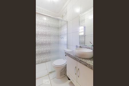 Banheiro da Suíte 1 de casa de condomínio à venda com 2 quartos, 74m² em Vila Ré, São Paulo