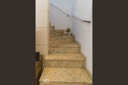 Escada de casa de condomínio à venda com 2 quartos, 74m² em Vila Ré, São Paulo
