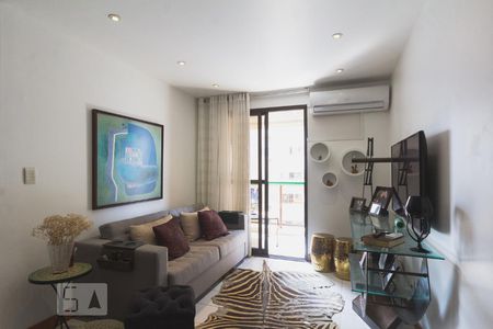 Sala de apartamento à venda com 2 quartos, 70m² em Barra da Tijuca, Rio de Janeiro