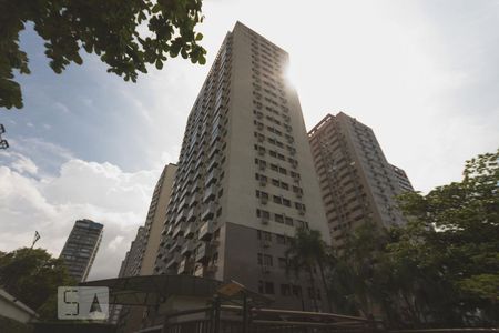 Apartamento à venda com 70m², 2 quartos e 1 vagaFachada