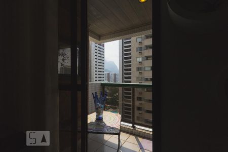 Apartamento à venda com 70m², 2 quartos e 1 vagaVaranda
