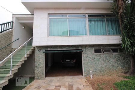 Casa para alugar com 350m², 3 quartos e 4 vagasFachada