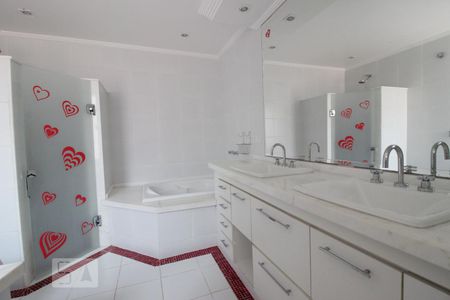 Suíte Quarto 1 de casa para alugar com 3 quartos, 350m² em Vila Diva, São Paulo