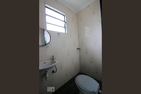 Casa para alugar com 350m², 3 quartos e 4 vagasBanheiro de Serviço