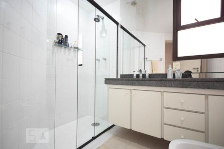 Banheiro de apartamento para alugar com 3 quartos, 129m² em Vila Morumbi, São Paulo