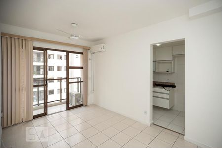 Sala de apartamento à venda com 2 quartos, 55m² em Pilares, Rio de Janeiro