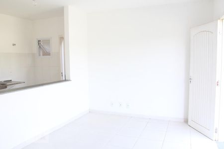 Casa de condomínio para alugar com 83m², 3 quartos e 2 vagasSala