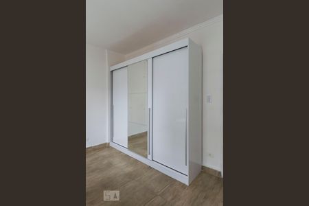 Apartamento para alugar com 119m², 3 quartos e sem vagaQuarto 2 (Armários)