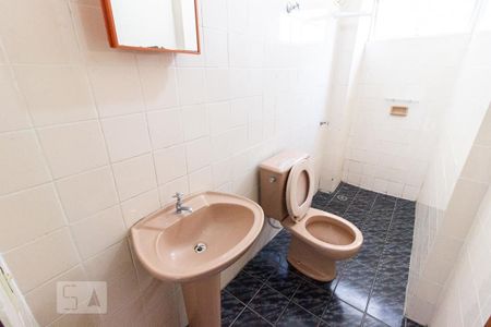 Banheiro de apartamento para alugar com 1 quarto, 35m² em Rebouças, Curitiba