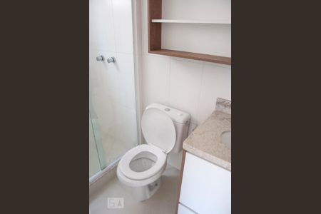 Banheiro da Suíte de apartamento para alugar com 2 quartos, 57m² em Vila Nova, Porto Alegre