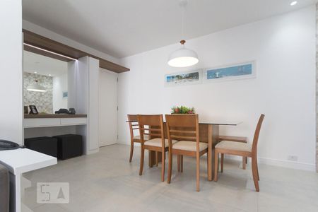 Sala de apartamento para alugar com 1 quarto, 55m² em Barra da Tijuca, Rio de Janeiro