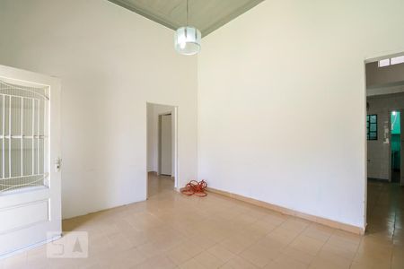 Casa à venda com 70m², 2 quartos e sem vaga Casa à venda com 70m², 2 quartos e sem vagaSala