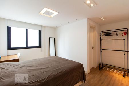 Suíte de apartamento para alugar com 2 quartos, 100m² em Centro, Curitiba