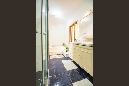 Banheiro da Suite 1 de casa de condomínio à venda com 3 quartos, 408m² em Adalgisa, Osasco