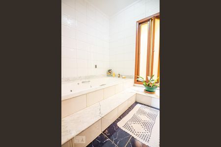 Banheiro da Suite 1 de casa de condomínio à venda com 3 quartos, 408m² em Adalgisa, Osasco