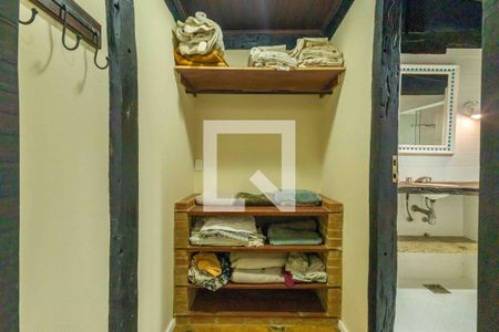 Casa à venda com 400m², 4 quartos e 4 vagasCloset da Suíte 2