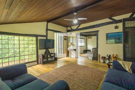 Casa à venda com 400m², 4 quartos e 4 vagasSala Privativa