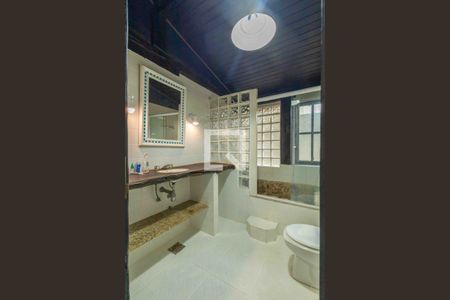 Casa à venda com 400m², 4 quartos e 4 vagasBanheiro da Suíte 2