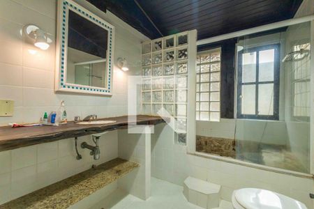 Casa à venda com 400m², 4 quartos e 4 vagasBanheiro da Suíte 2