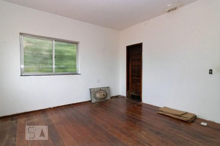 Casa à venda com 216m², 1 quarto e sem vaga Casa à venda com 216m², 1 quarto e sem vagaSuíte