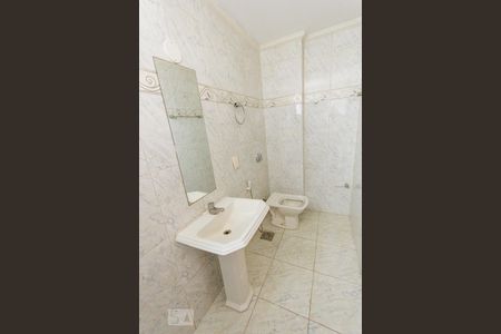 Apartamento à venda com 200m², 4 quartos e 2 vagas Apartamento à venda com 200m², 4 quartos e 2 vagasBanheiro Quarto 2 - Suíte (Primeiro Andar)