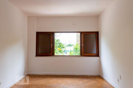 Casa para alugar com 220m², 3 quartos e 1 vaga Casa para alugar com 220m², 3 quartos e 1 vagaSuíte