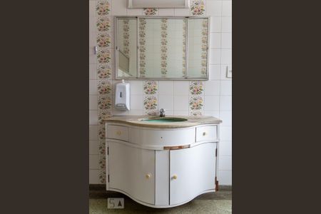 Casa para alugar com 220m², 3 quartos e 1 vaga Casa para alugar com 220m², 3 quartos e 1 vagaBanheiro