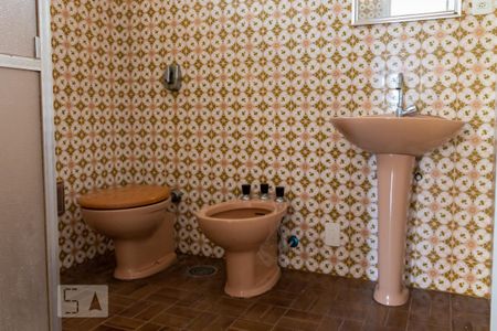 Casa para alugar com 220m², 3 quartos e 1 vaga Casa para alugar com 220m², 3 quartos e 1 vagaBanheiro Suíte