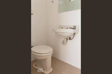 Casa para alugar com 220m², 3 quartos e 1 vaga Casa para alugar com 220m², 3 quartos e 1 vagaBanheiro de serviço