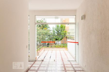 Casa para alugar com 220m², 3 quartos e 1 vaga Casa para alugar com 220m², 3 quartos e 1 vagaHall de entrada