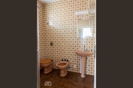 Casa para alugar com 220m², 3 quartos e 1 vaga Casa para alugar com 220m², 3 quartos e 1 vagaBanheiro Suíte