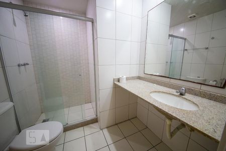Banheiro de apartamento à venda com 2 quartos, 83m² em São Francisco, Niterói