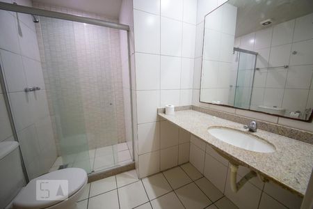 Banheiro de apartamento à venda com 2 quartos, 84m² em São Francisco, Niterói