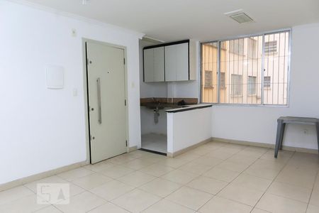 Sala e cozinha de apartamento para alugar com 1 quarto, 47m² em Centro, São Paulo