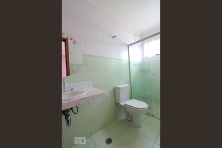 Casa à venda com 200m², 4 quartos e 4 vagasBanheiro 1