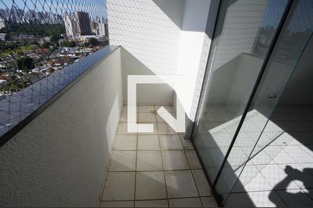 Varanda da sala de apartamento para alugar com 3 quartos, 79m² em Setor dos Funcionários, Goiânia