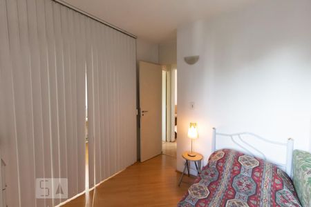 Quarto 1 de apartamento para alugar com 2 quartos, 45m² em Jardim Parque Morumbi, São Paulo