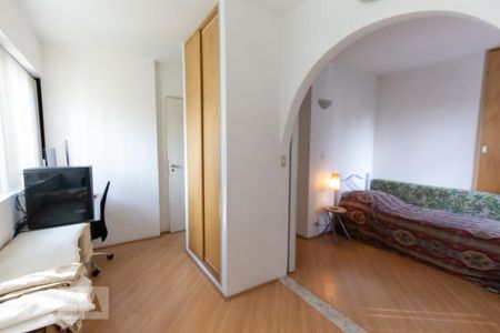 Quarto 2 de apartamento para alugar com 2 quartos, 45m² em Jardim Parque Morumbi, São Paulo