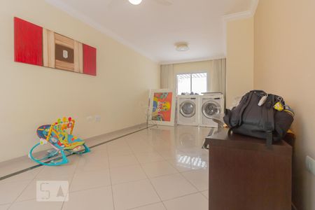 Sala de casa de condomínio para alugar com 3 quartos, 100m² em Vila Gumercindo, São Paulo